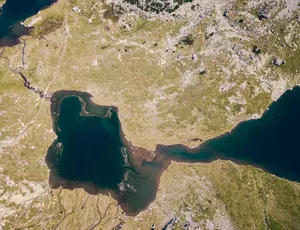 Les bases de données géospatiales accessibles, consultables et indexées facilitent les tâches essentielles de gestion environnementale.